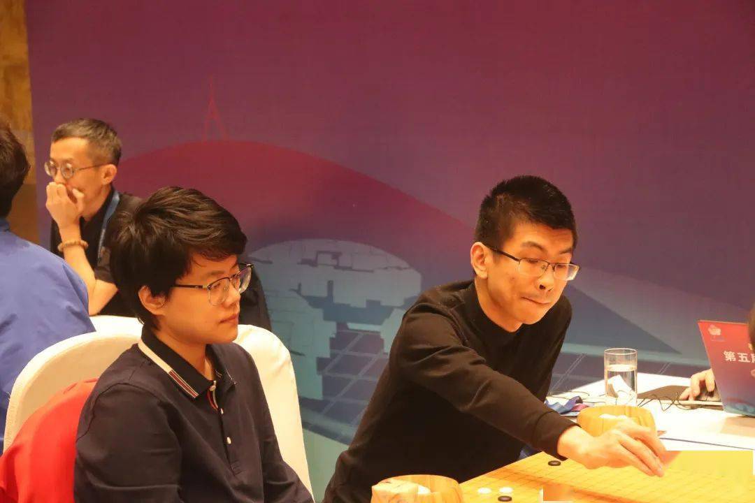 早在2011年的二智会上,范廷钰和王爽就分别夺得专业(职业)男子个人