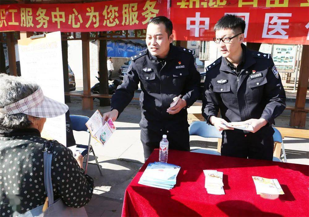 望花公安分局反诈中队民警通过现场讲解真实诈骗案例,提高居民反诈