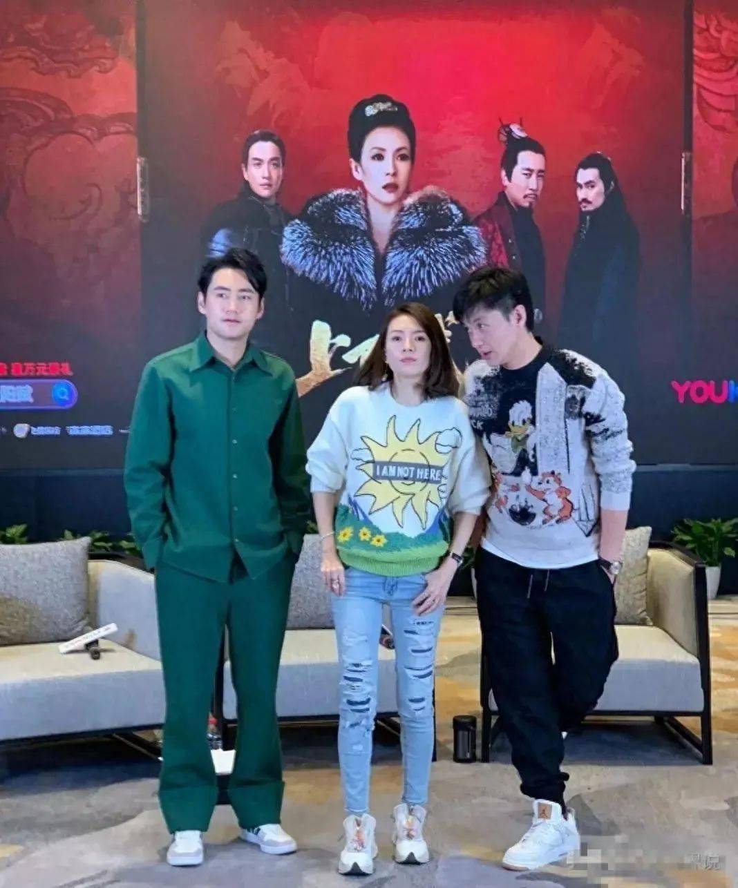 周一围还没亲章子怡就张开嘴了 网友:嘴张得太早了,感觉迫不及待_表演