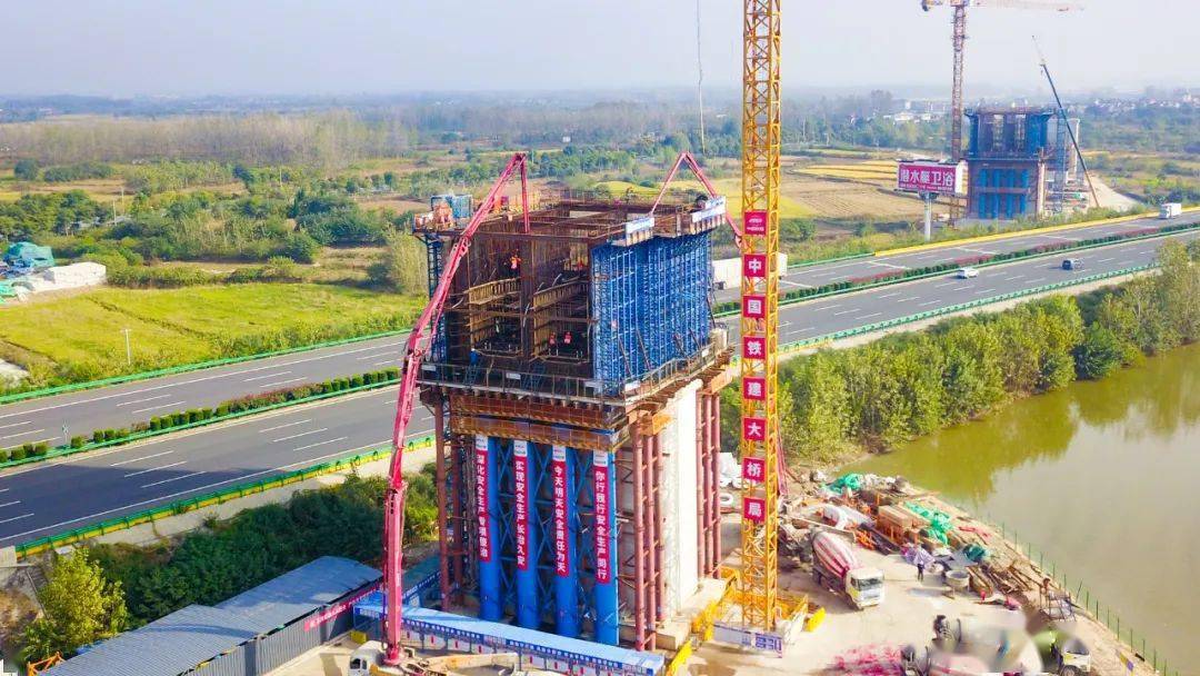 8公里,跨沪陕高速公路,上部施工开始!