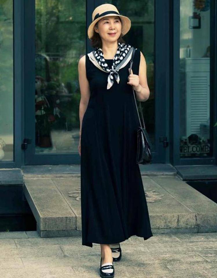 为什么许多中国大妈,明明精心打扮,却还是显老俗气?