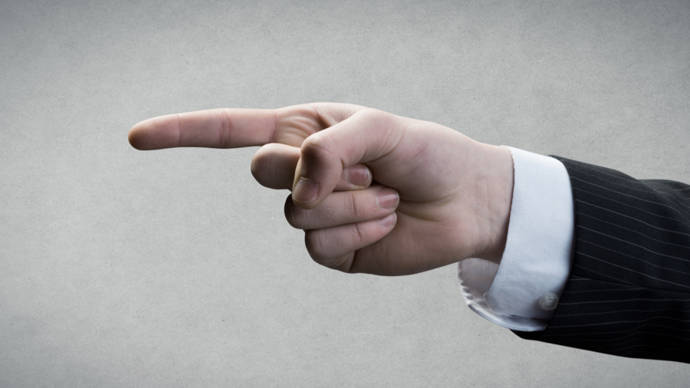 中纪委机关报点名"霸道"贪官,会上指鼻臭骂副县长,败露后差点跳江