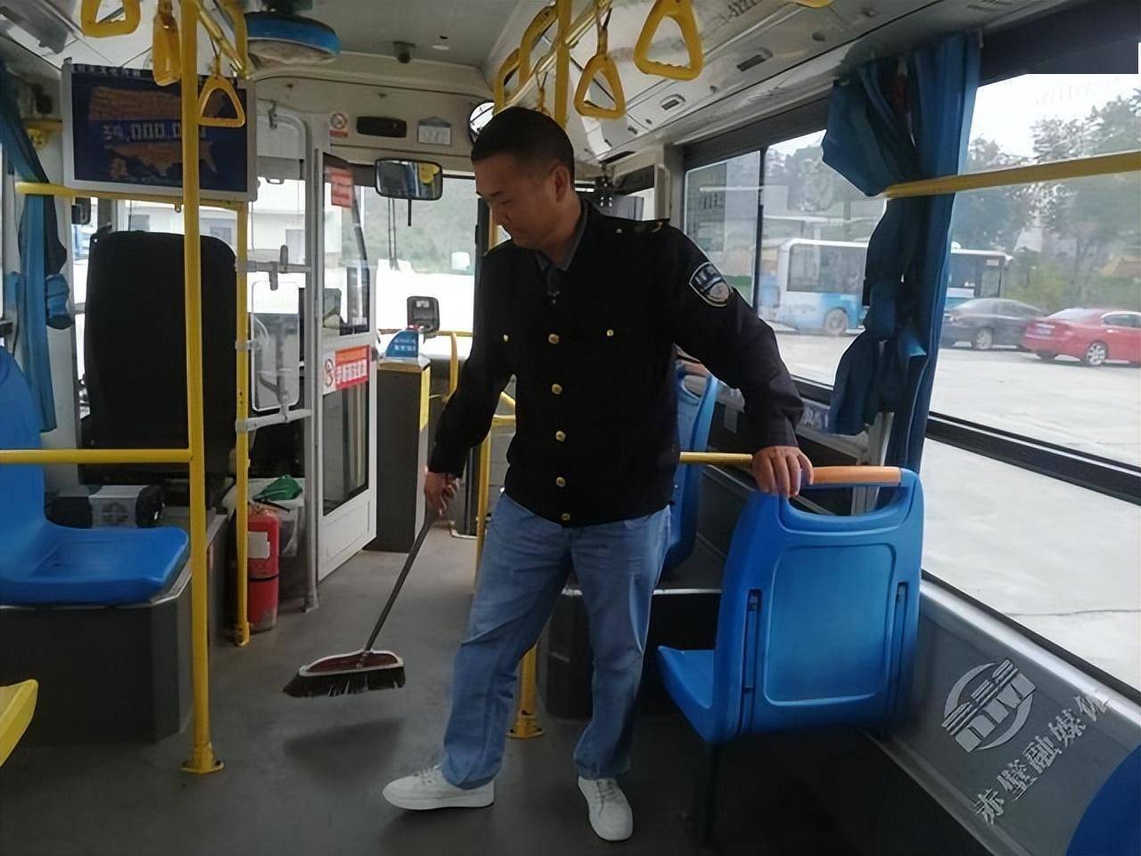 他助人为乐,轮到他休息,有师傅家里有事要临时请假,需要顶班,他总能随