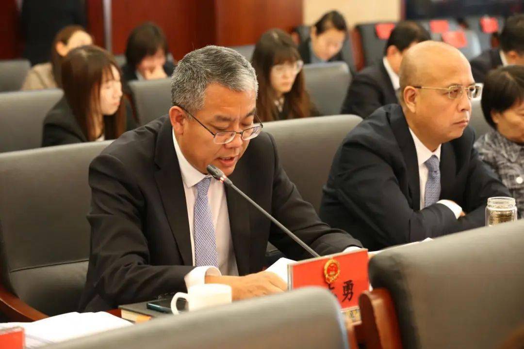 七,会议听取了区人大常委会副主任程卫民所作的关于开展"千名代表问政