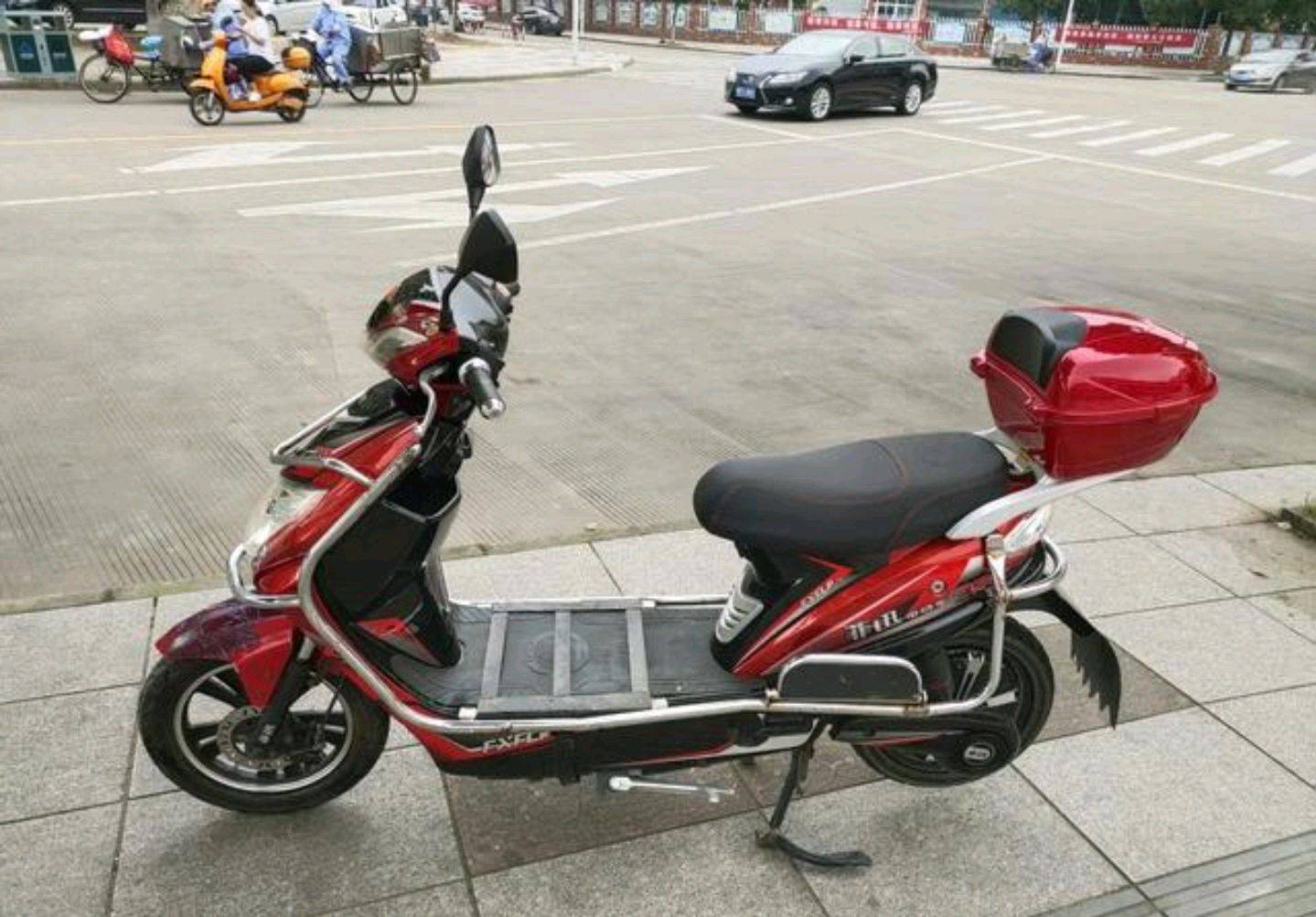 一般情况下48伏12安电动车可续航30公里,48伏20安可续航45公里,60伏20