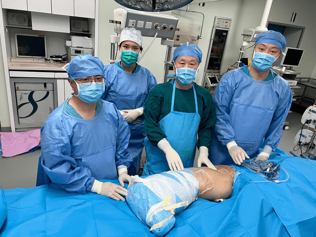 【新闻快递】多学科联合 成功切除罕见巨大丛状神经纤维瘤_手术_小谭