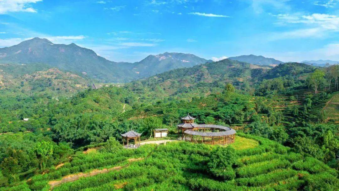 汤溪水库 △△ 绿岛旅游山庄(aaaa) △△ 石壁山风景区(aaa)△中部