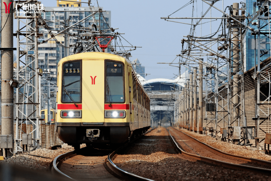 科普| 地铁列车的电,怎么来的?_部件_绝缘子_装置