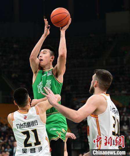 于海洋 摄11月1日,在辽宁沈阳进行的cba常规赛第