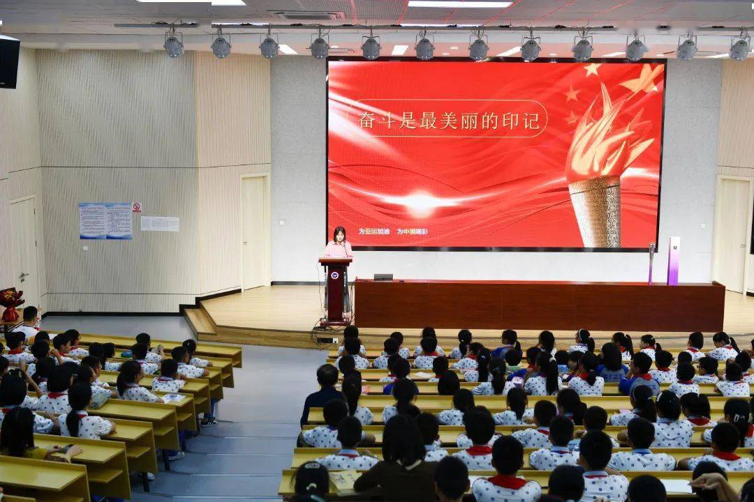 奋斗是最美丽的印记——残奥冠军王益楠来我校做励志报告_浙江省_残疾