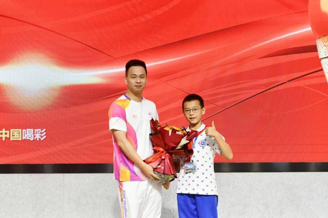 奋斗是最美丽的印记——残奥冠军王益楠来我校做励志报告_浙江省_残疾