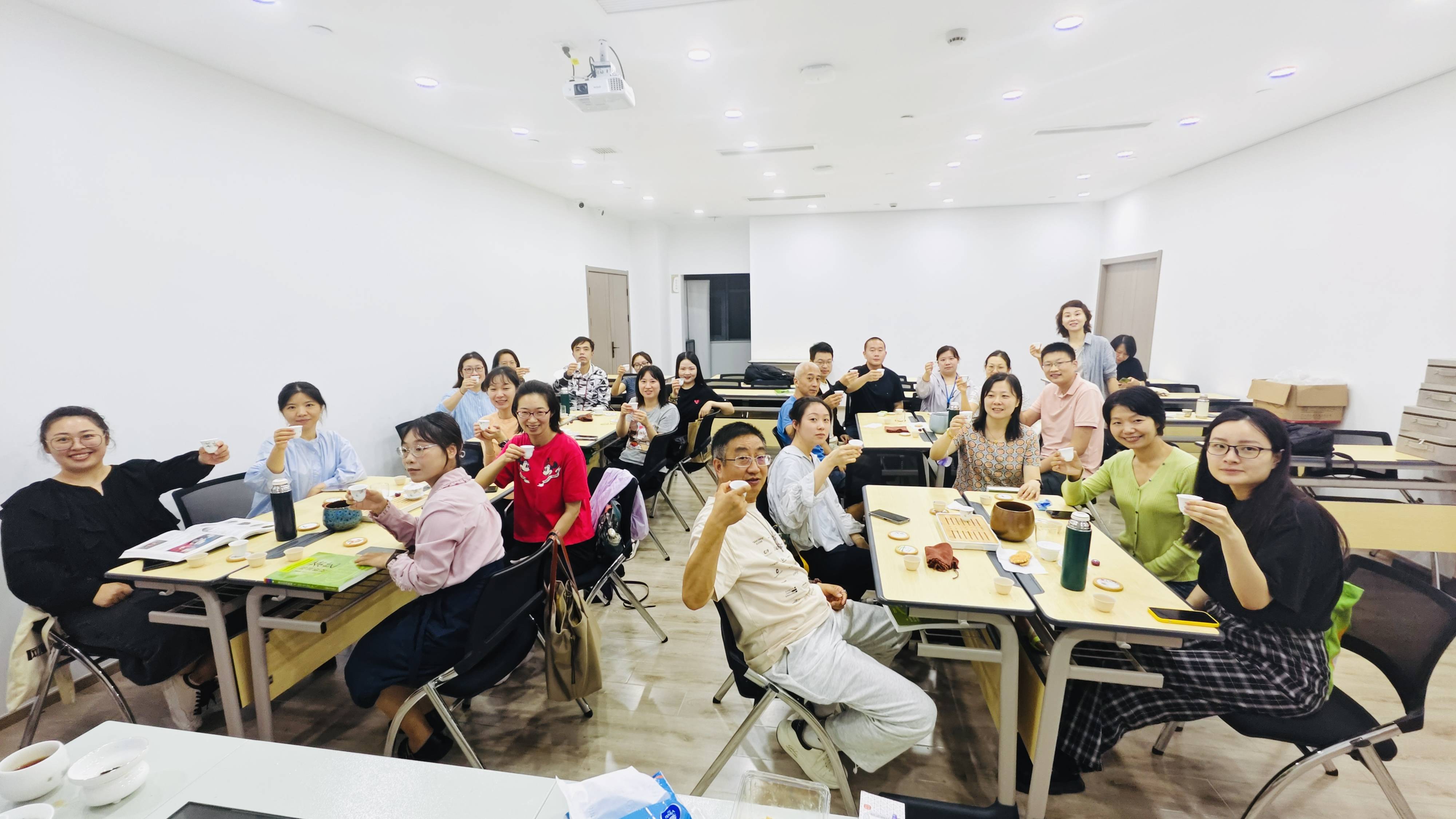 年轻人为何热衷上夜校?_艺术_文化_课程