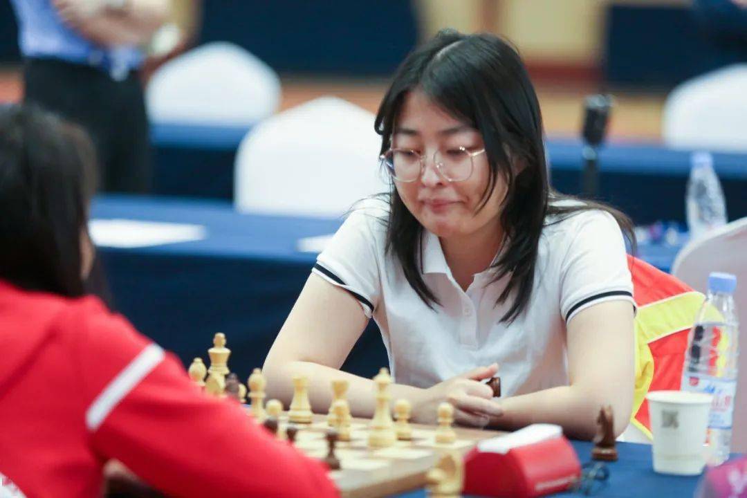 前三名运动员颁奖周影为女子个人快棋赛前三名棋手颁奖田红卫为男子个