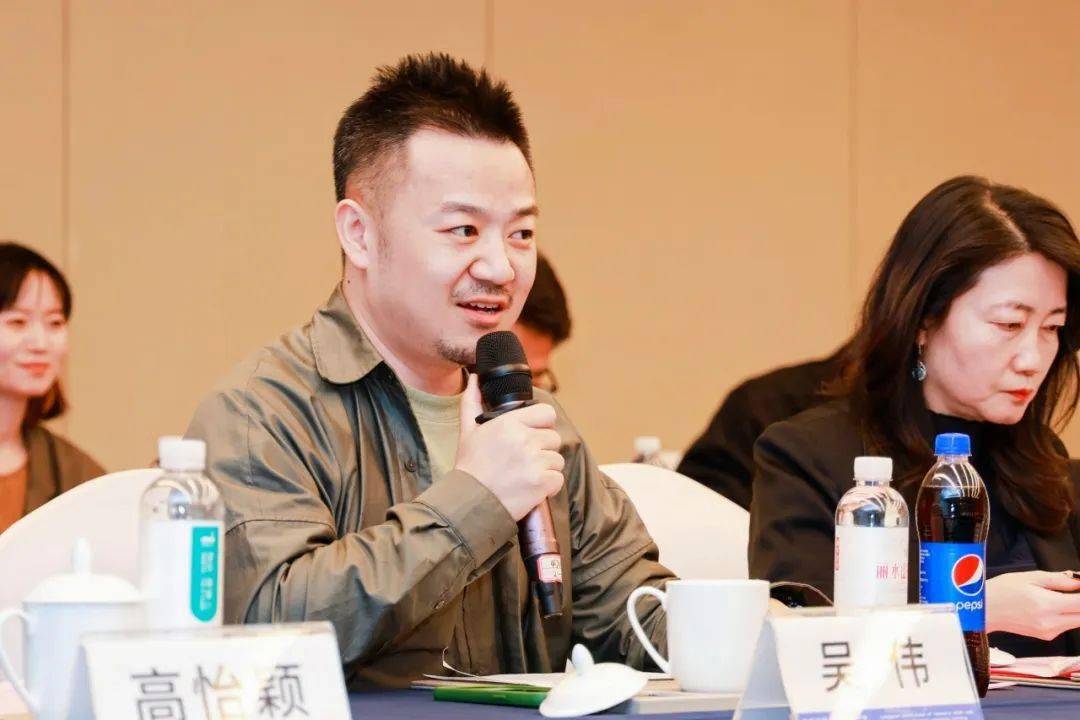 苏东坡ip主理人吴伟从他擅长设计ip的角度分享了他所看到的点:龙泉
