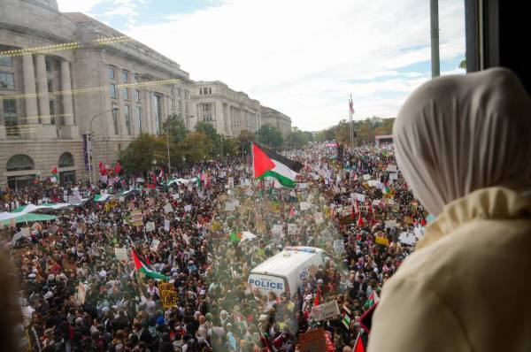 欧洲连续四个周末爆发大规模抗议活动,以色列数千名抗议者呼吁内塔尼