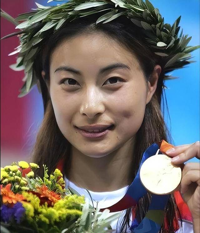 郭晶晶这张结婚照太漂亮了!