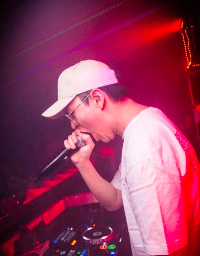 arojack, r3hab, w&w等与众多国际知名艺人合作过包括上海beehive