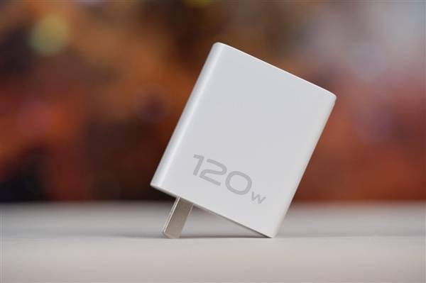 “**舷窗”吸睛！iQOO 12赛道版图赏(图23)