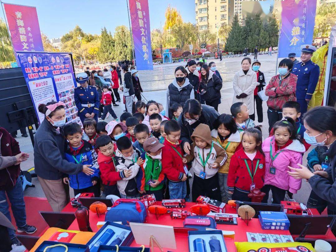 海北支队以传承"两弹一星"精神为主旨,用老照片,文物回顾支队历史沿革