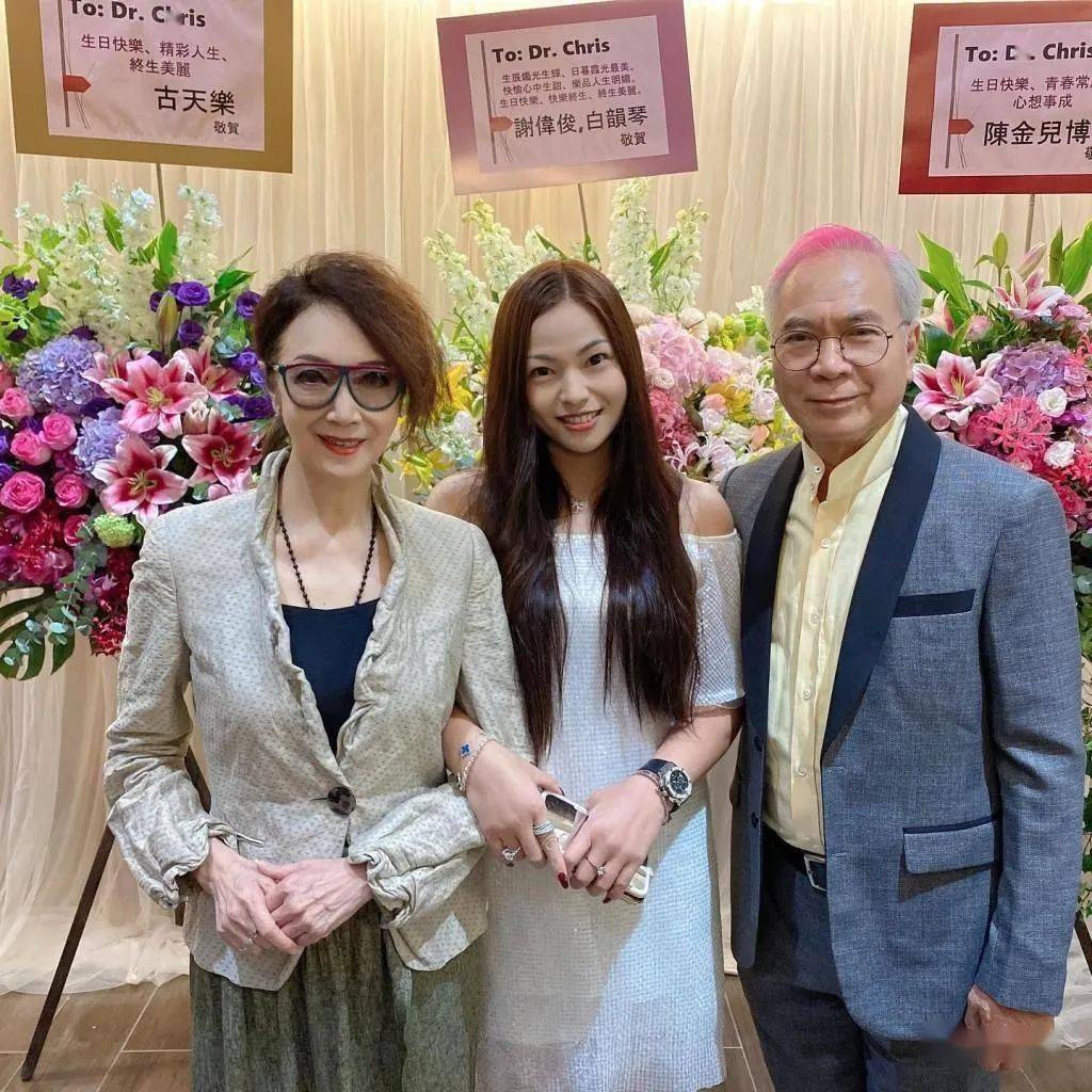 浑身中古旧名牌,精致度不输年轻女星_谢雪心_款式_李龙基