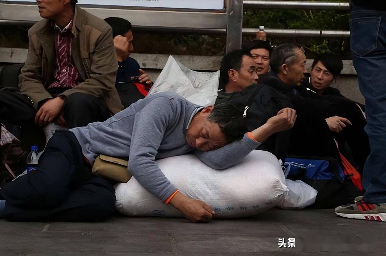 35岁女子做泥瓦工月入10万,网友:我全年无休,不抵人家一个月_工作