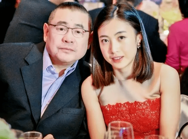 甘比巨亏100亿出局,老公稳拿美女与财富_刘銮雄_华人置业_刘鸣炜