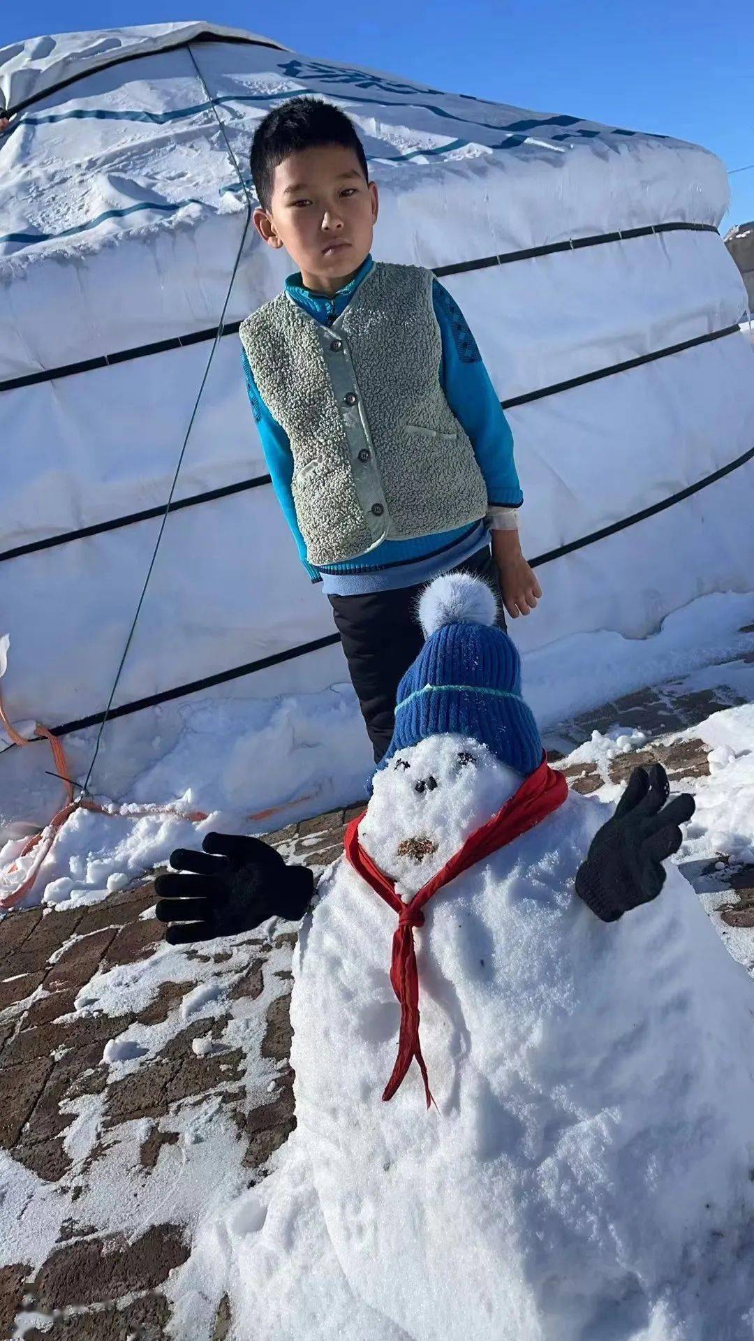 瑞雪紛紛覆大地,銀裝素裹盡歡顏 —— 坤都小學開展家庭堆雪人比賽