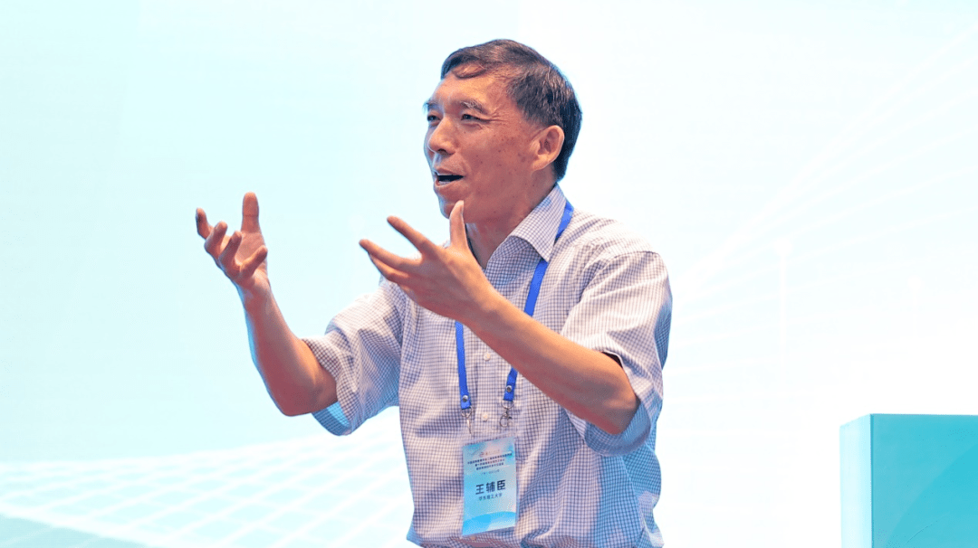 王辅臣作报告罗小兵作报告王树荣作报告罗向龙作报告左右滑动查看更多