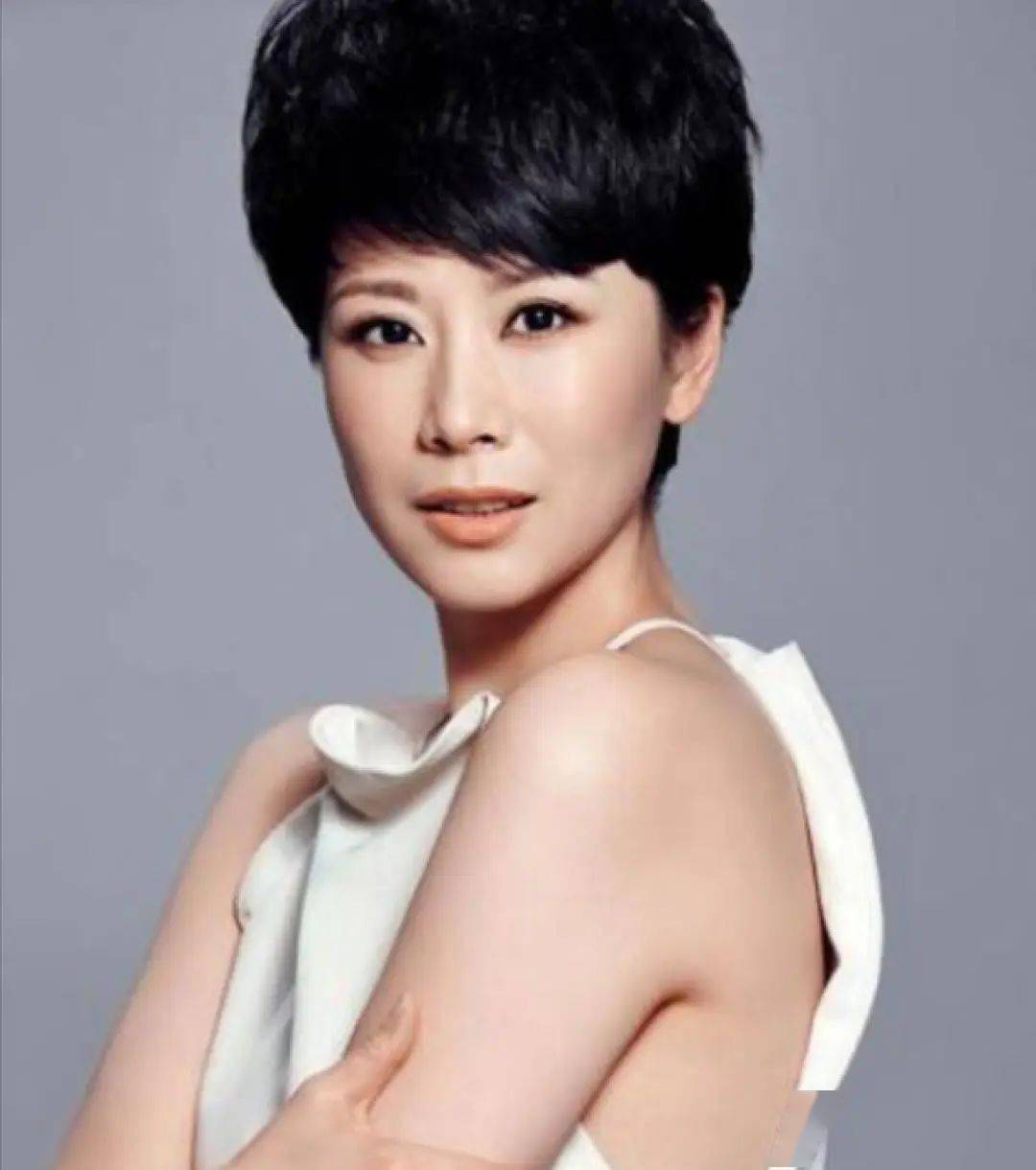 高度还原张桂梅,这一次,46岁的海清稳稳走上了演员的另一条大道_女孩