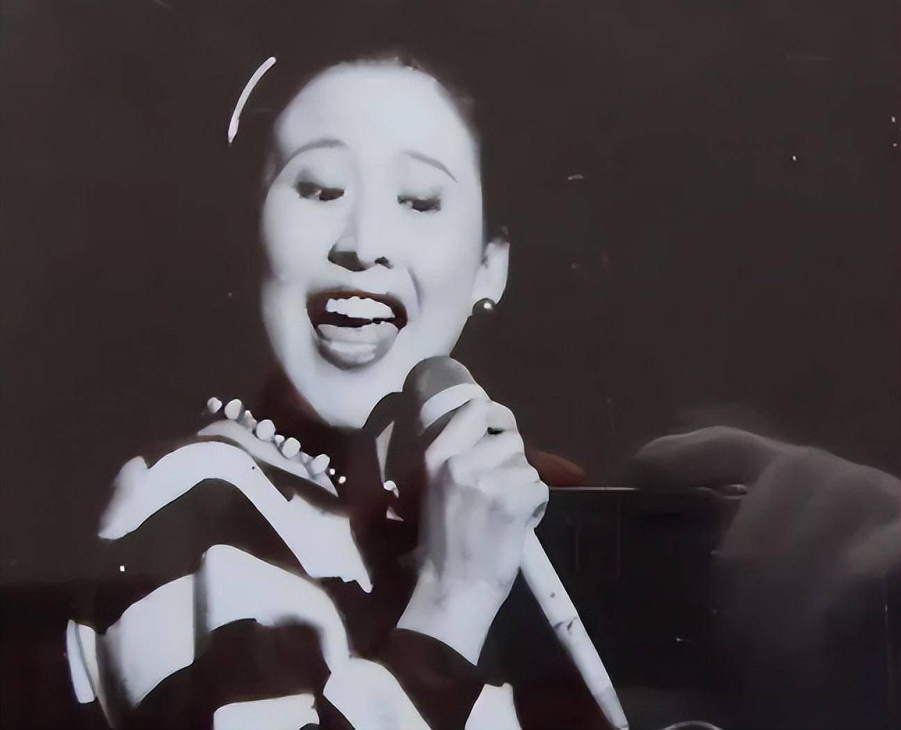 歌唱家远征:曾在80年代红遍全国,二婚远嫁美国,今64岁风韵犹存_事业