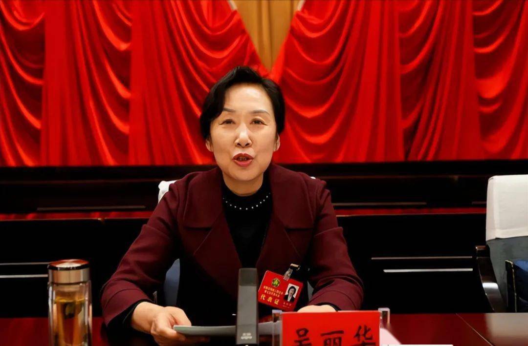 一再拒绝组织挽救2010年1月,吴丽华任环县县委副书记,县长,2011年9月