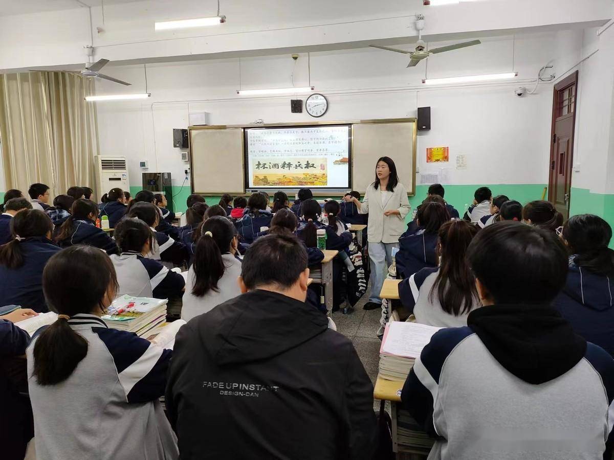 压倒群雄,脱颖而出——咸宁市青龙山高中四名教师分别摘取全区研究课