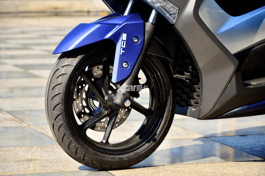 更安全更运动 力帆蓝鲟150踏板车下线_搜狐汽车_搜狐网