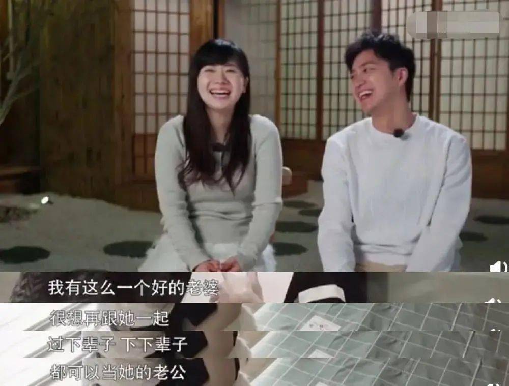 同时,有粉丝发现,在福原爱最近发布的微博中,她拿下了常年佩戴的婚戒.