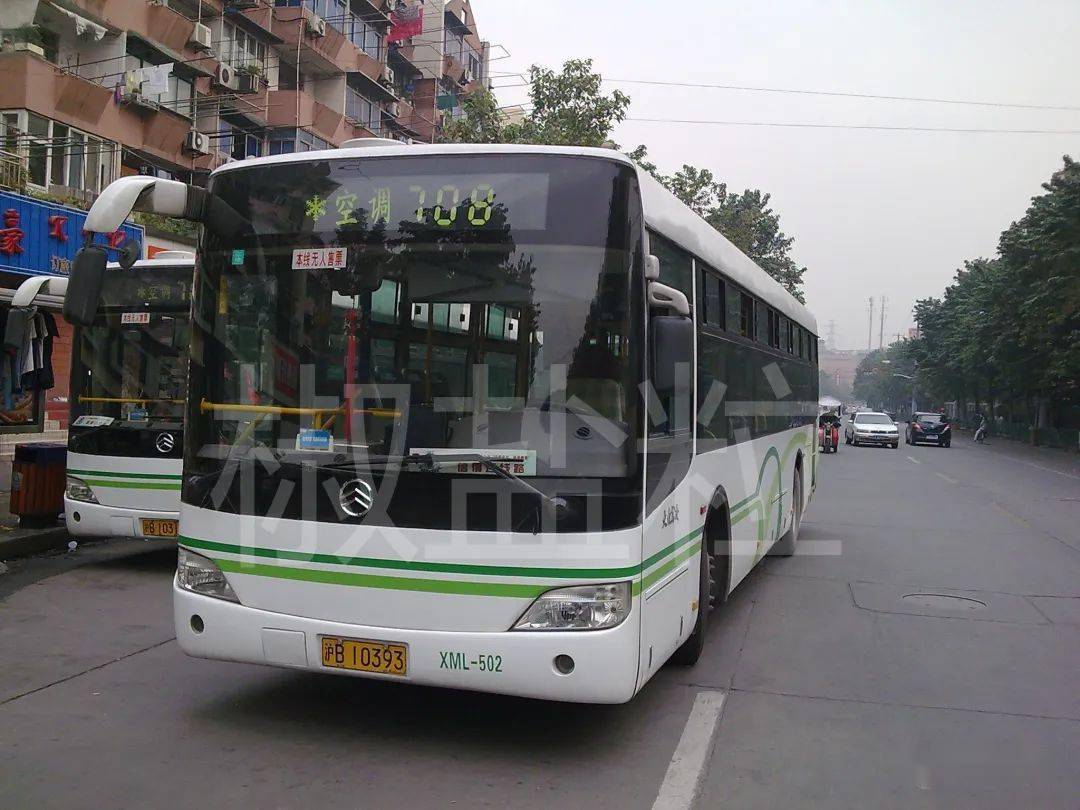 708路pk6110cd型客车,桃浦路(贺佳伟 摄,2006)708路xmq6110c1型客车