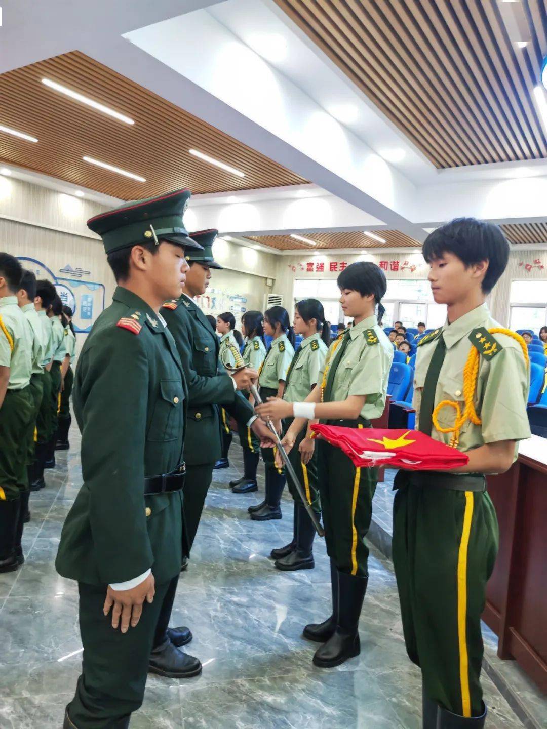 水口中学举行2023届国旗护卫队换届仪式_使命_青春_篇章