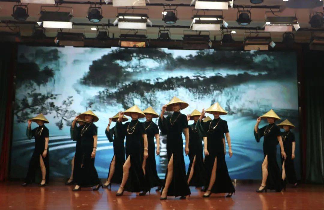 敢信吗?朱泾这支花样模特队平均年龄"60 "