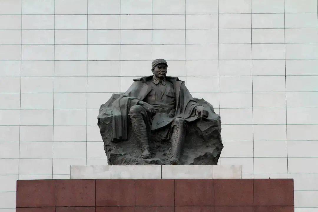 到宿北大战纪念馆,参观众多的图片,画面,实物,文物,美式装备,了解革命