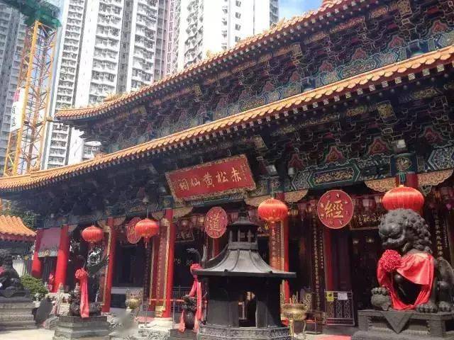 黄大仙庙祈福#作为表扬香港电影界的杰出人士,地面装嵌的73名电影