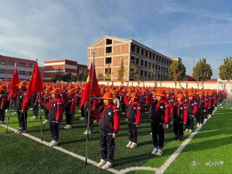 【升旗仪式】刘店子中心小学举行"增强法制观念 创建平安校园"主题