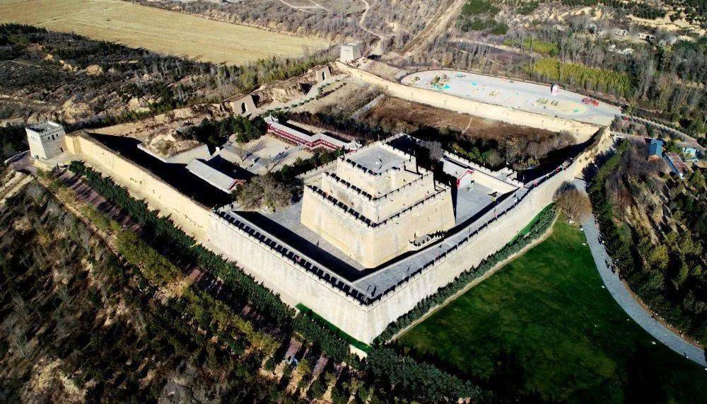 新华社镜头聚焦→ "万里长城第一台"镇北台_陕西省_榆林市_榆阳区