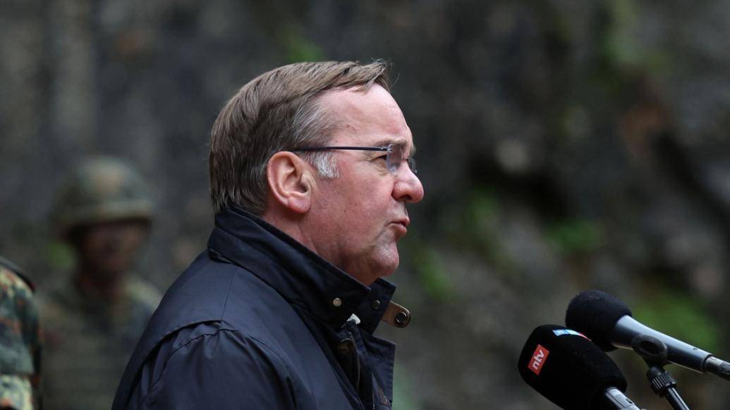 德国防长:欧盟无法兑现向乌克兰交付100万枚炮弹的承诺_乌斯_弹药