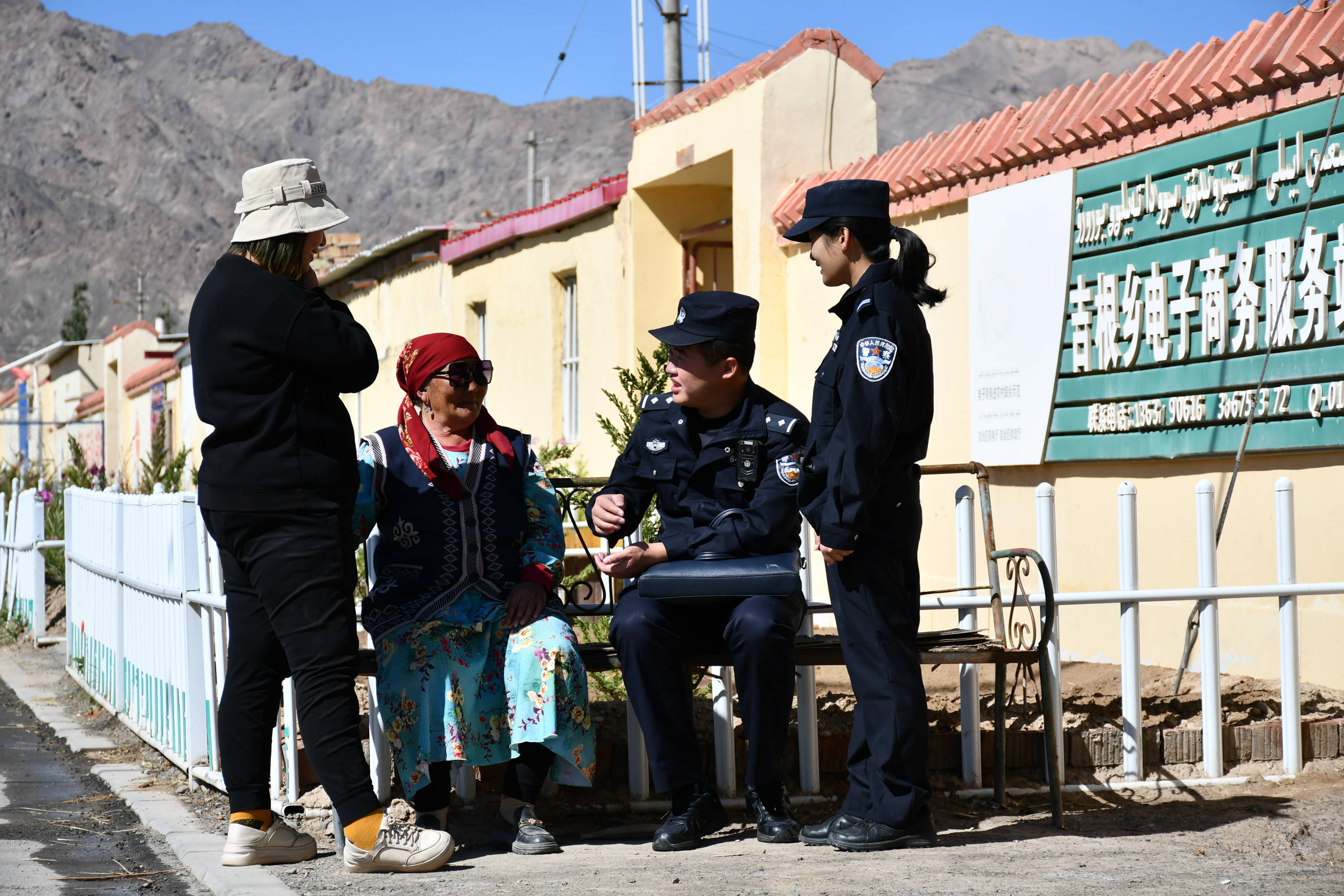 "就感觉在这遥远的异乡,一下子就有了亲人".