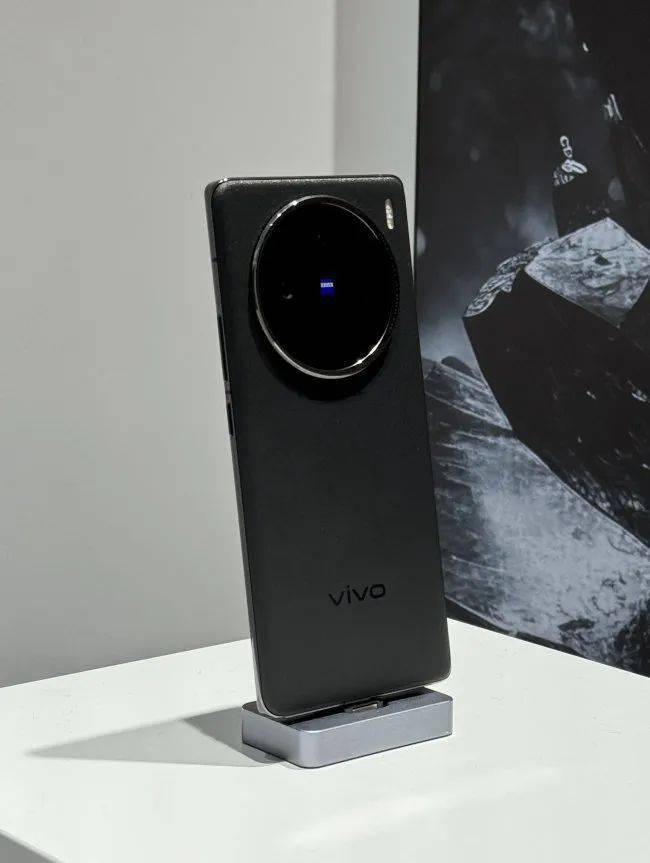 bb鸭 | vivo x100正式发布;小红书注册"小地瓜"商标;小米汽车信息首曝