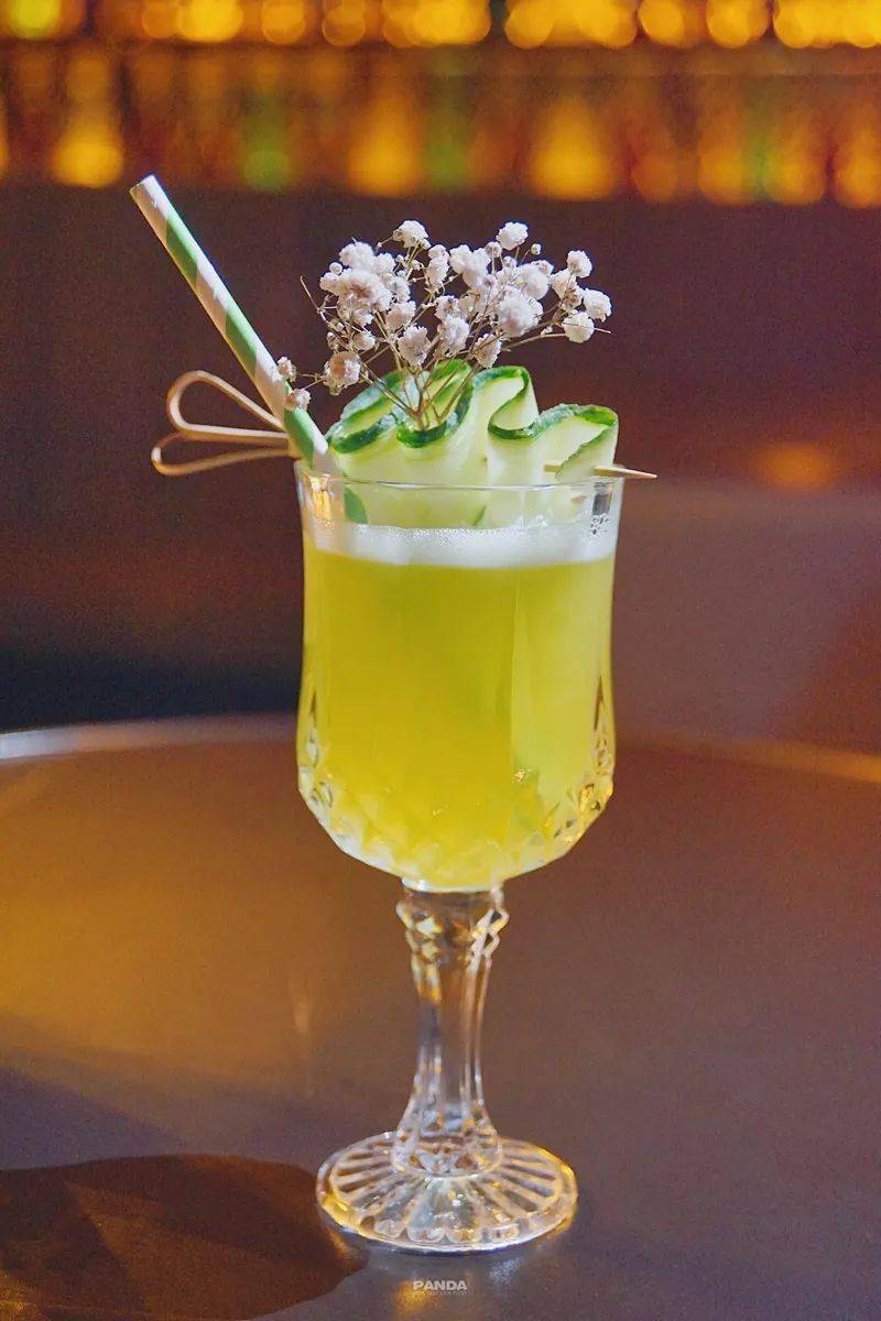 威士忌酸,弥漫着丝丝酸意的威士忌酸是夜晚的开场白,经典中又有调酒师