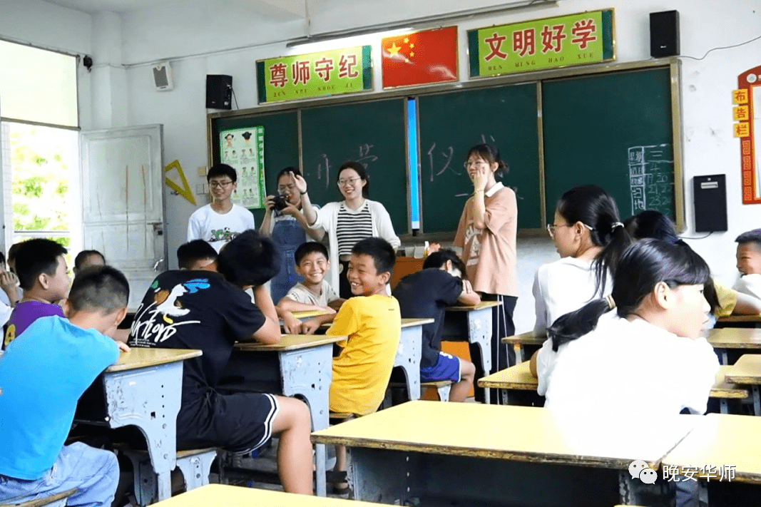 在招募三下乡学生工作的后期,张佳铭队伍第一个联系的小学突然出现