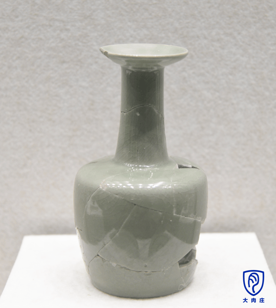 北宋 青釉盘口折肩瓶 | 张公巷窑出土东沟窑青瓷釉料配方可能是在北宋