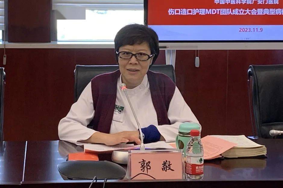 护理部主任郭敬介绍了医院中医专科护理发展情况,icu护士长石福霞作