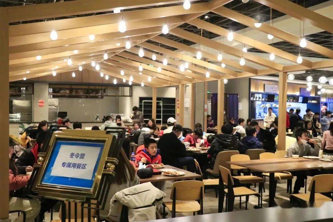 你中意的热门营期已安排,顶级雪场,美食小镇,冬天一块燥起来!