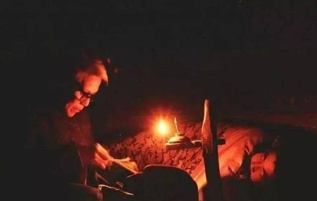 【金水文学】屈重辉那年,那盏灯_煤油灯_父亲_母亲